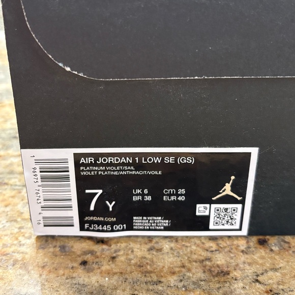 Nike air jordan 1 low SE 7y/7m/8.5w - Picture 7 of 7